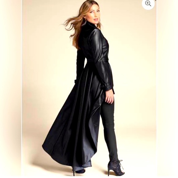 VENUS Tops - Black high low style- great condition